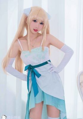 按摩的女大学生